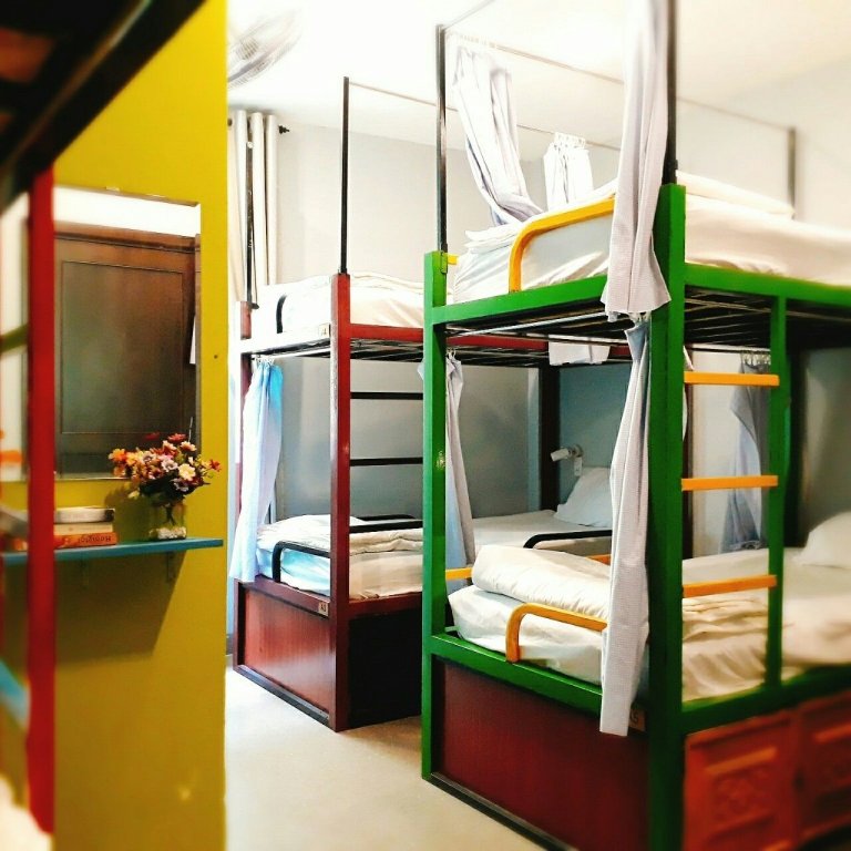 Кровать в общем номере 4Sisters Hotel & Hostel
