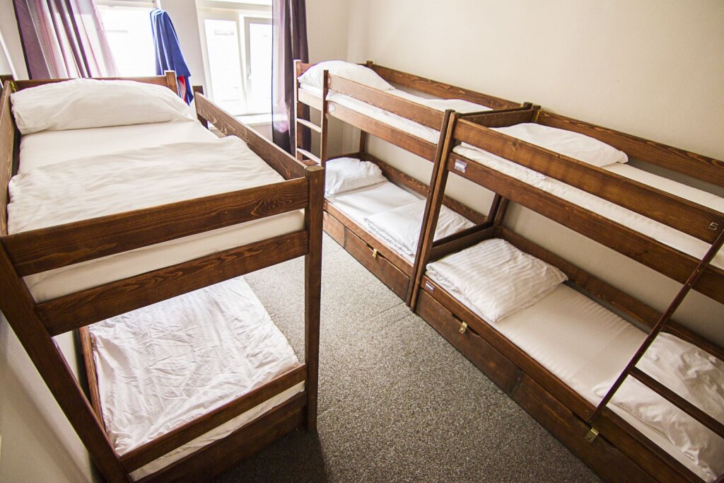 Кровать в общем номере (женский номер) Brix Hostel