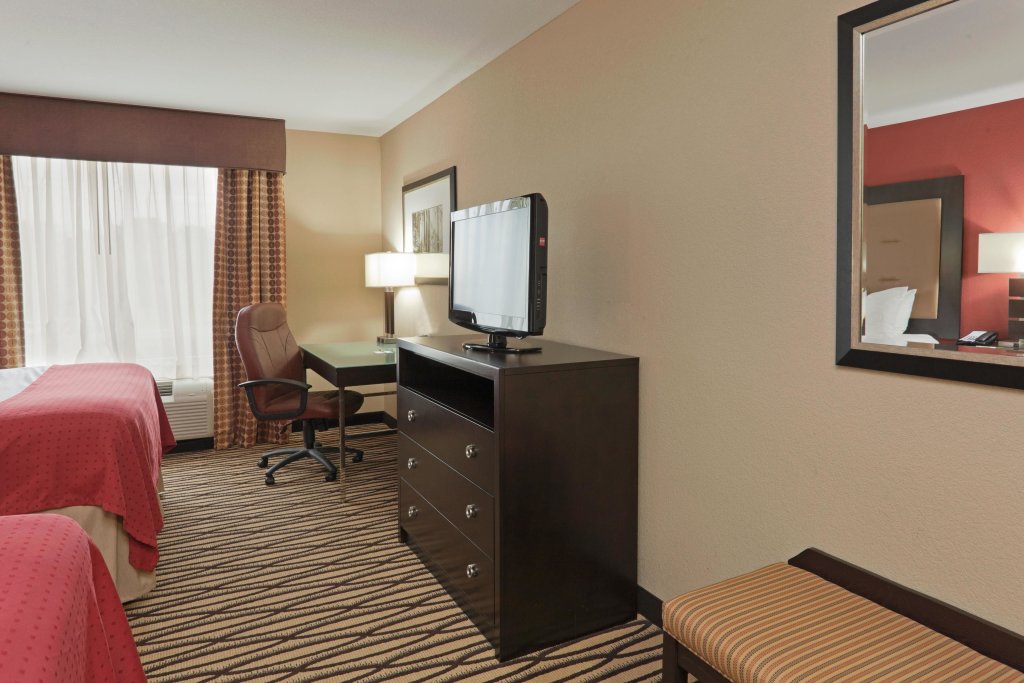Четырёхместный номер Standard Holiday Inn Hotel & Suites Lima, an IHG Hotel