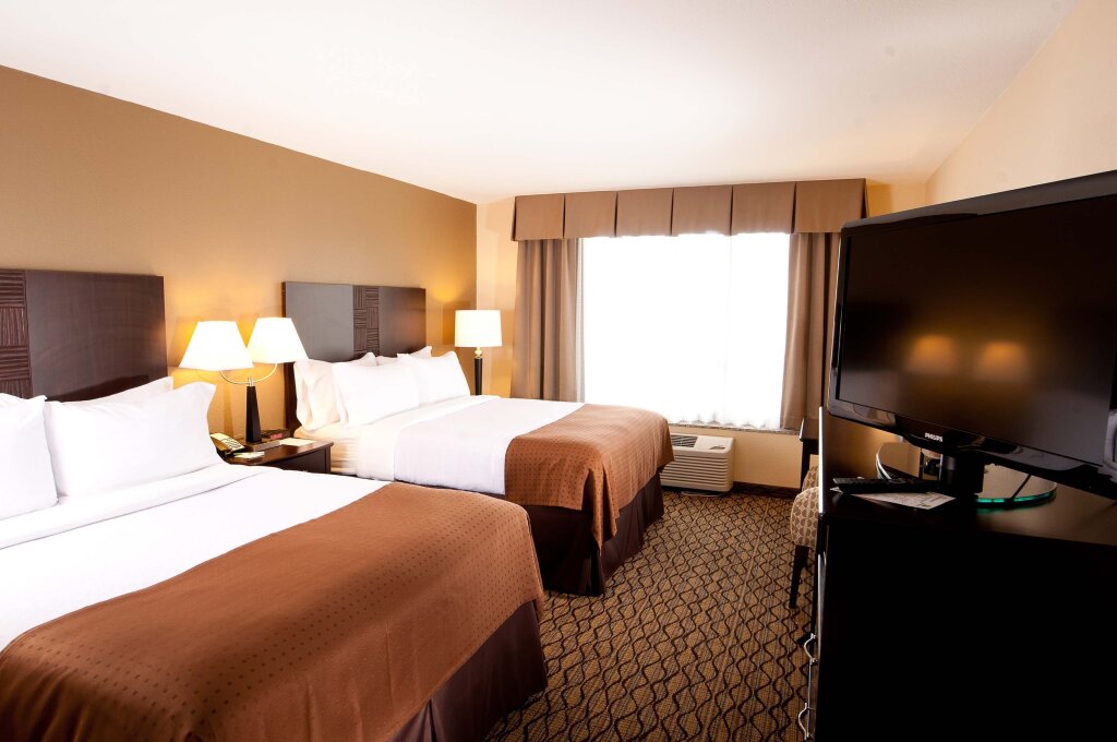 Standard Vierer Zimmer Holiday Inn St. Louis Arpt West-Earth City, an IHG Hotel