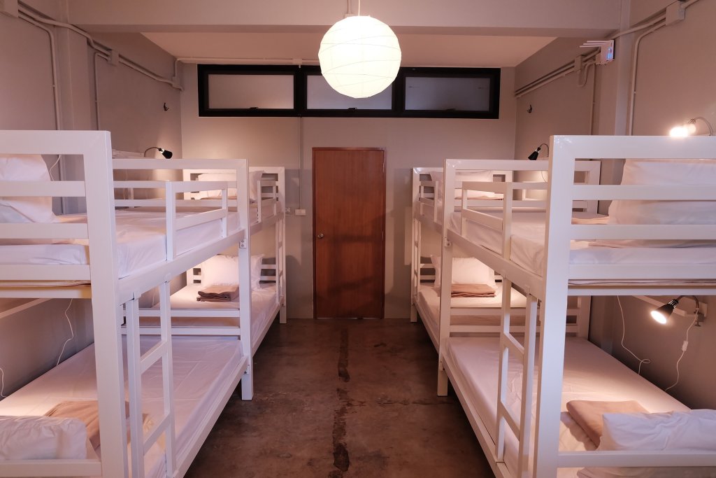 Кровать в общем номере Petit Hostel