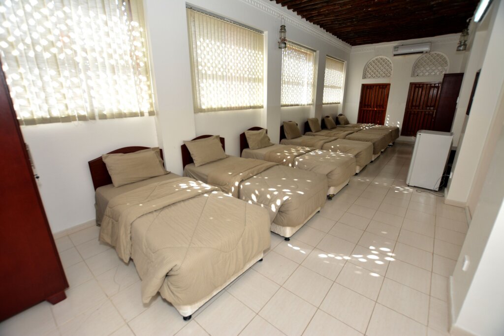 Кровать в общем номере Sharjah Heritage Youth Hostel