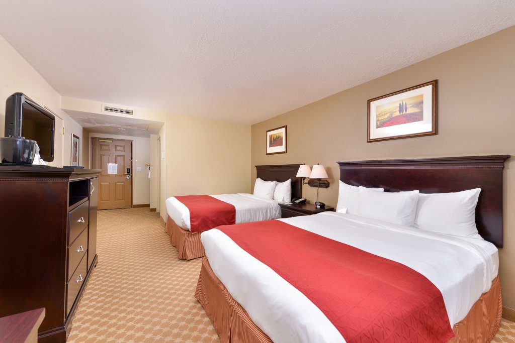 Четырёхместный номер Standard Holiday Inn Express & Suites Salt Lake City N - Bountiful