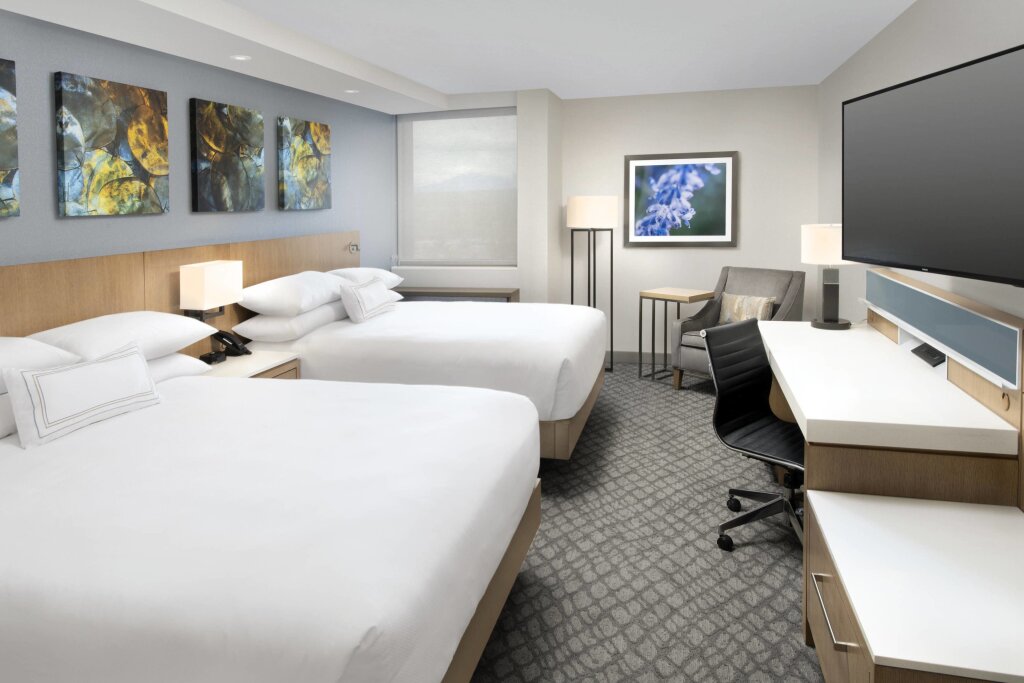 Четырёхместный номер Standard Delta Hotels by Marriott Seattle Everett