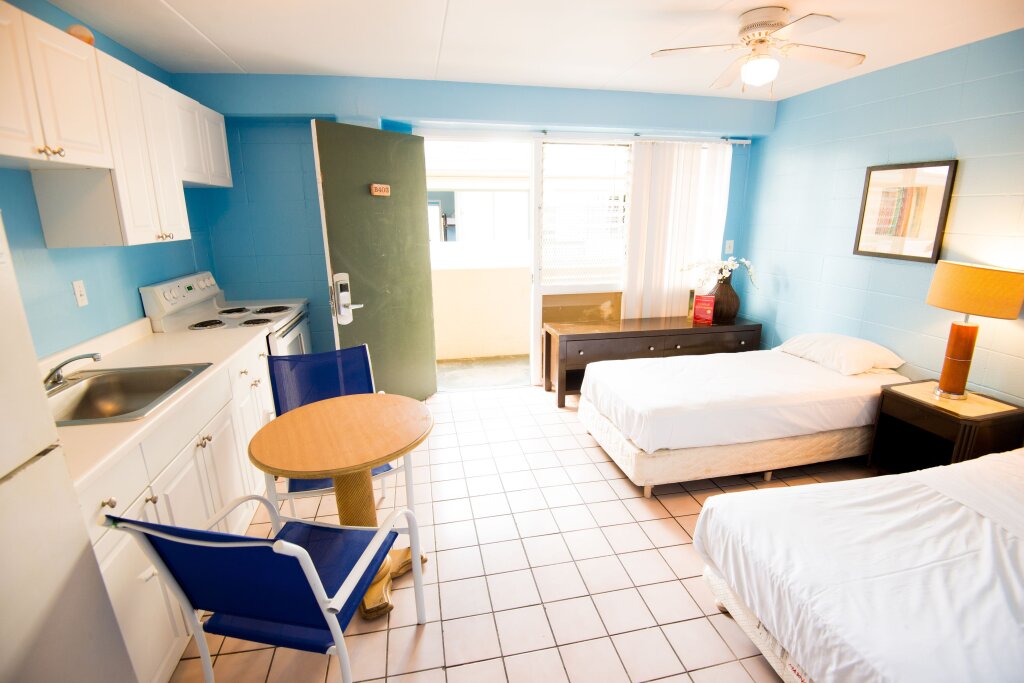 Кровать в общем номере Waikiki Beachside Hostel