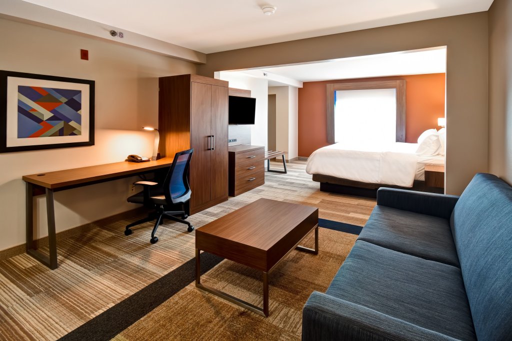 Двухместный люкс Holiday Inn Express & Suites Schererville, an IHG Hotel
