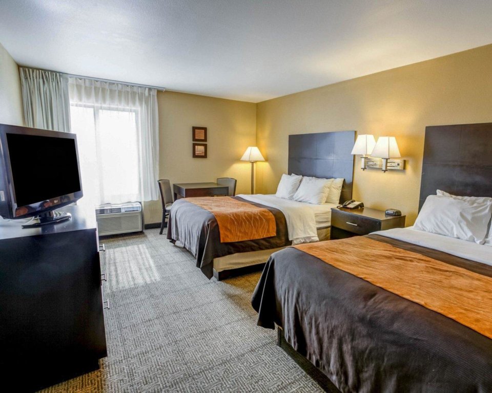 Четырёхместный номер Standard Quality Inn & Suites Lenexa Kansas City