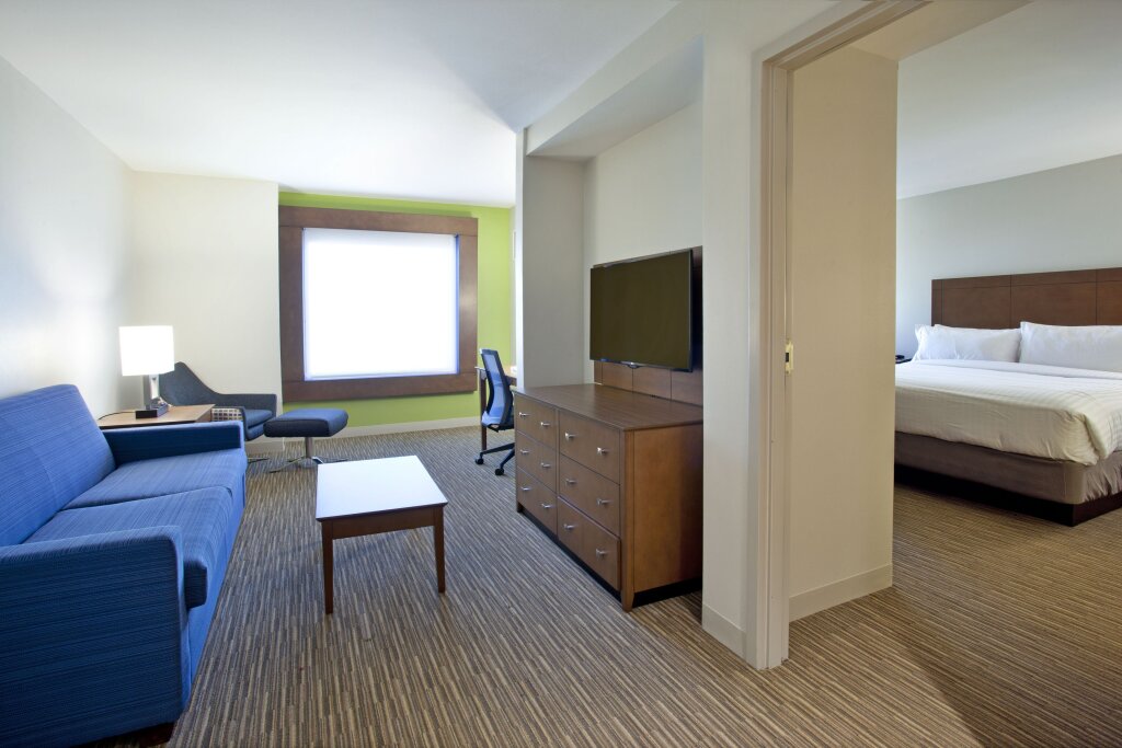 Люкс Holiday Inn Express Hotel & Suites Austin Downtown - University, an IHG Hotel