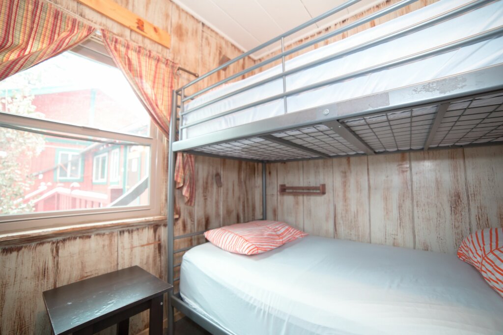 Кровать в общем номере ITH Big Bear Lake Hostel & Retreat Center