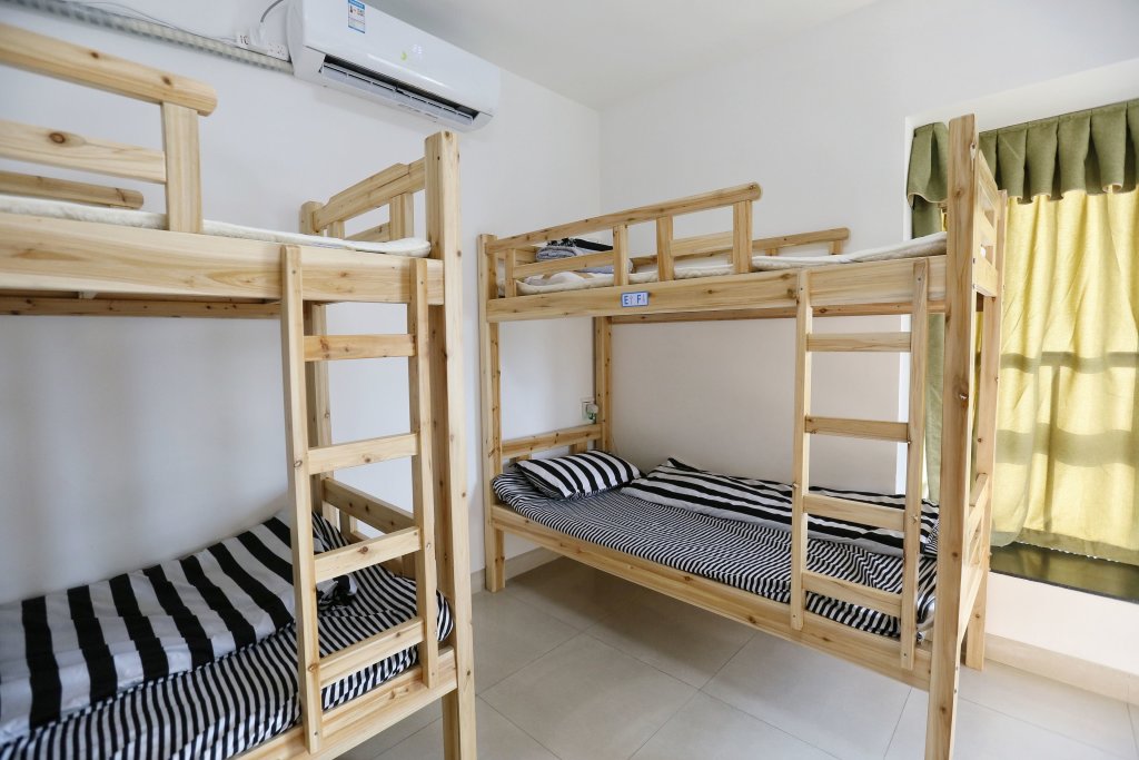 Кровать в общем номере (женский номер) South Face Hostel Jinhu Branch