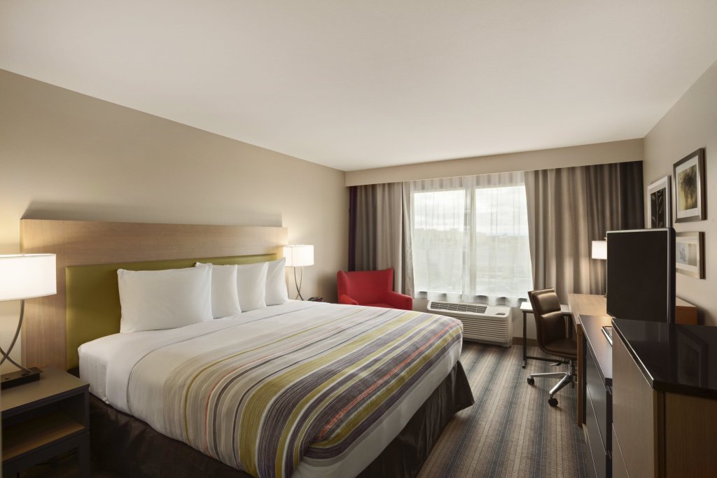 Suite Country Inn & Suites by Radisson Lawrence