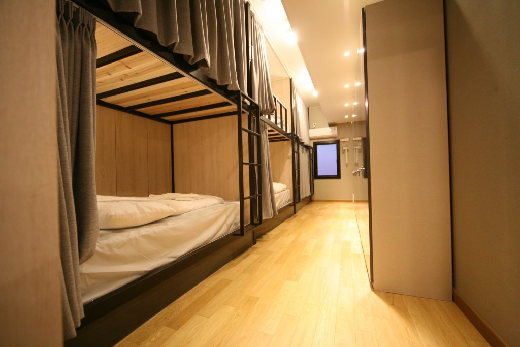 Кровать в общем номере (мужской номер) K 79 Guesthouse