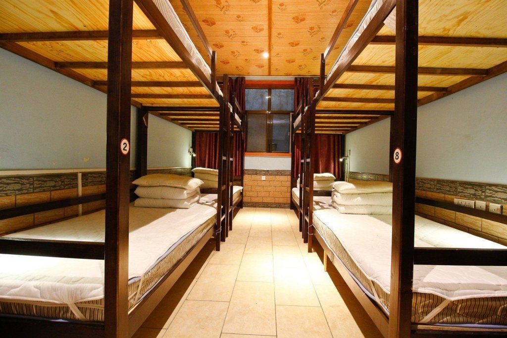 Кровать в общем номере (женский номер) Warriors Youth Hostel