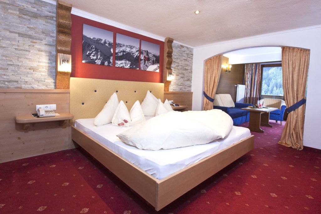Junior Suite with balcony and with mountain view Beauty & Wellness Hotel Tirolerhof