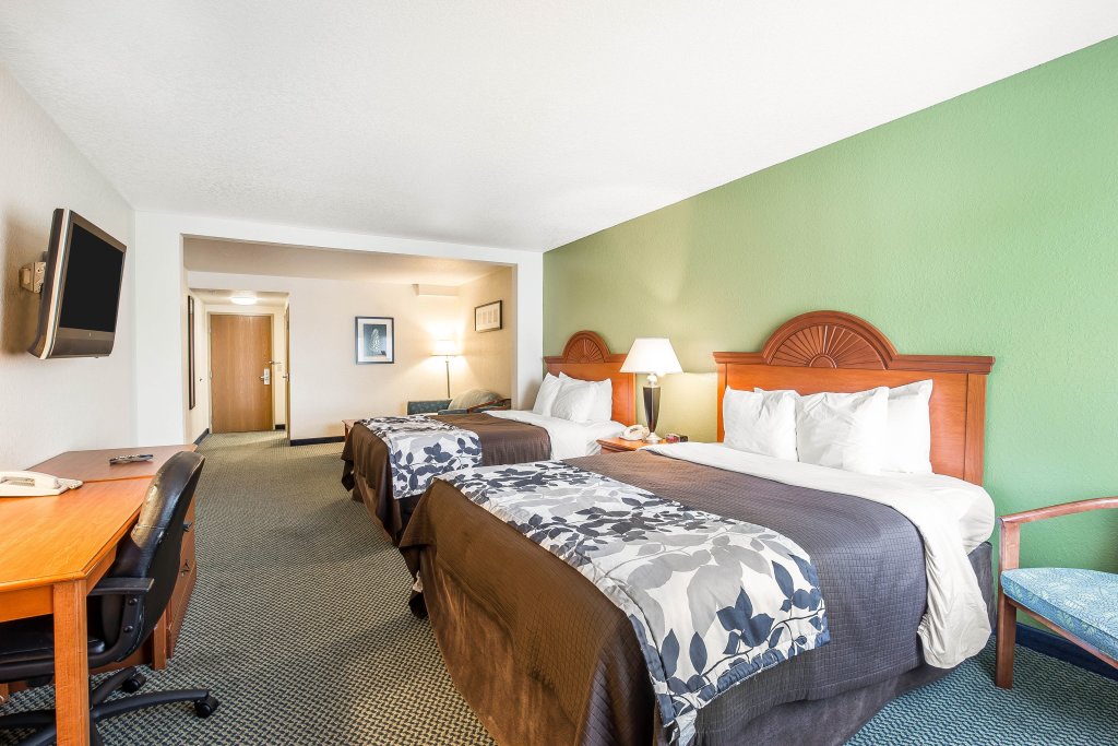 Четырёхместный номер Standard Sleep Inn & Suites Port Charlotte-Punta Gorda