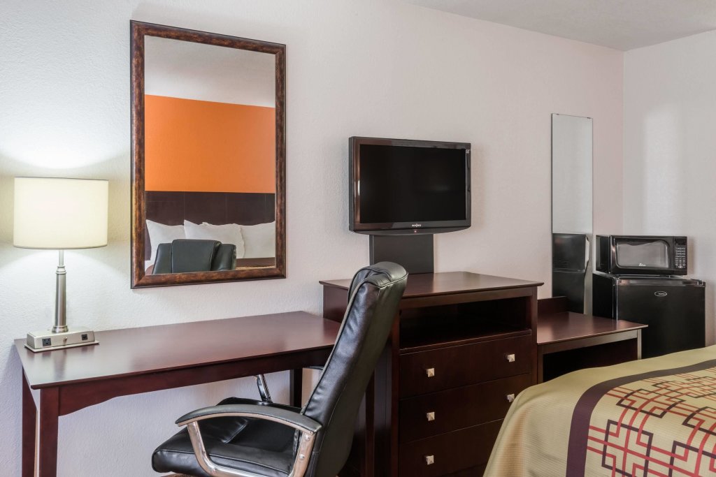 Четырёхместный номер Standard Days Inn by Wyndham Amarillo - Medical Center