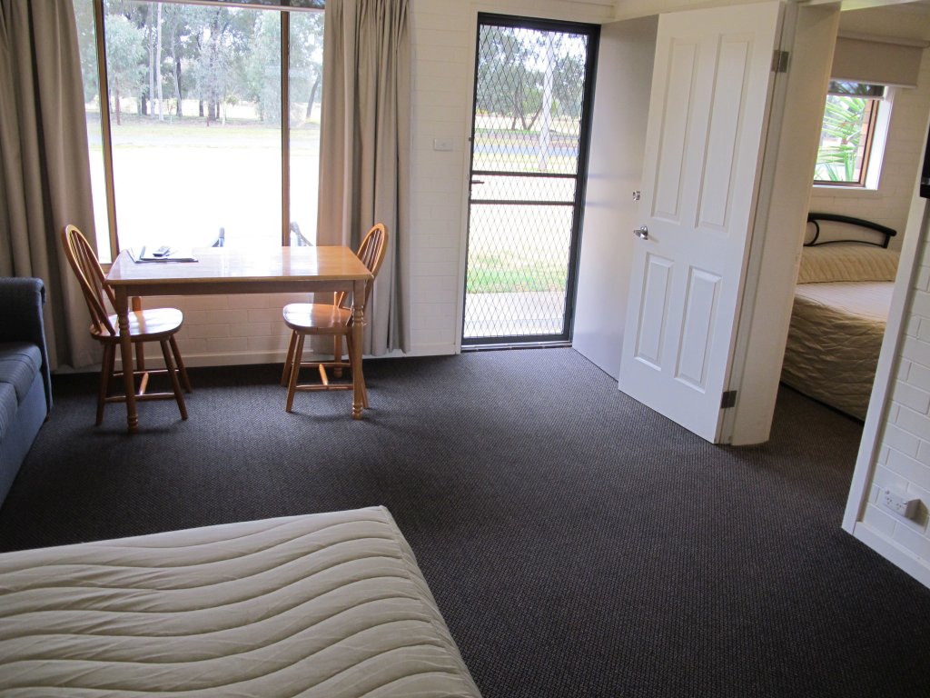 2 Bedrooms Family Suite with golf view Golfers Lodge Motel