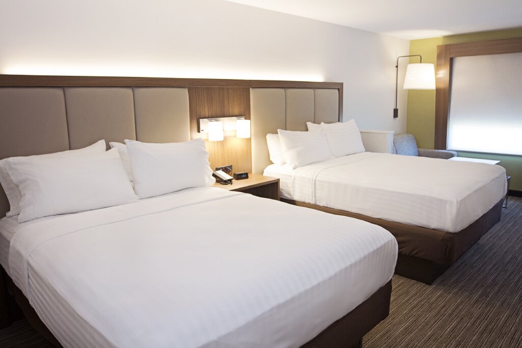 Standard Quadruple room Holiday Inn Express & Suites Greenwood Mall, an IHG Hotel