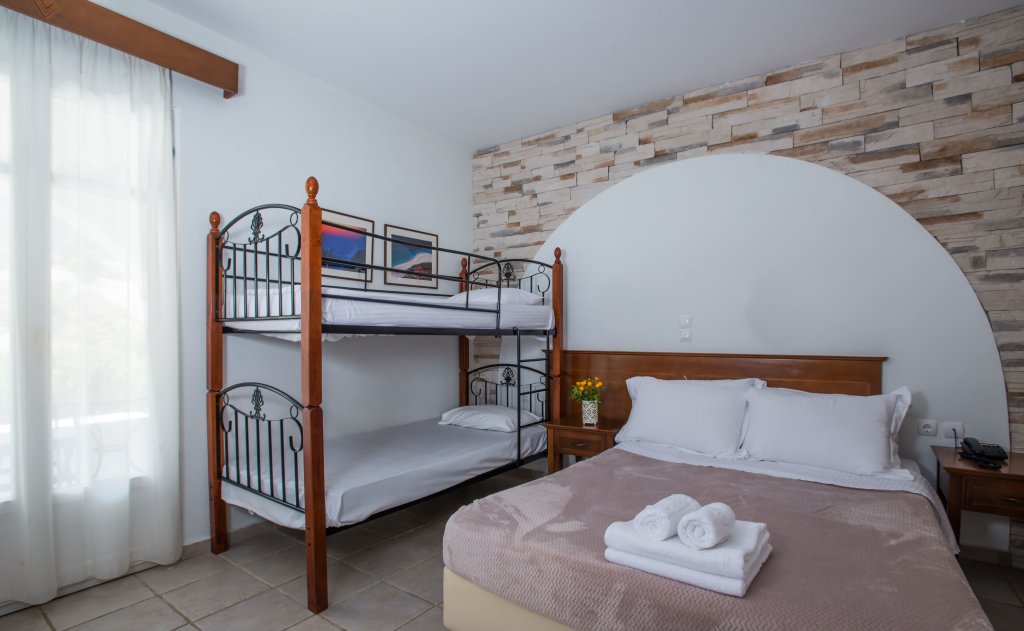 Habitación cuádruple familiar Estándar Naxos Palace Hotel
