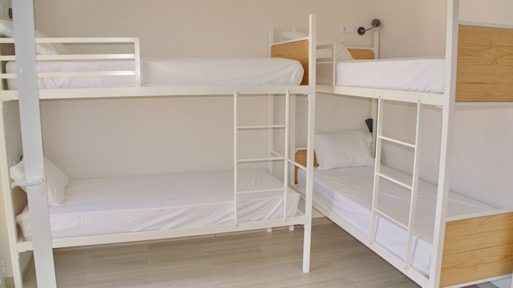 Кровать в общем номере (женский номер) Topcity Hostel & Suites