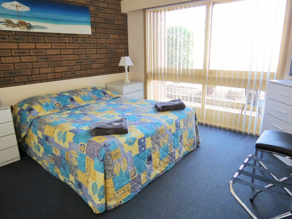 2 Bedrooms Standard Apartment with pool view Chapman Court