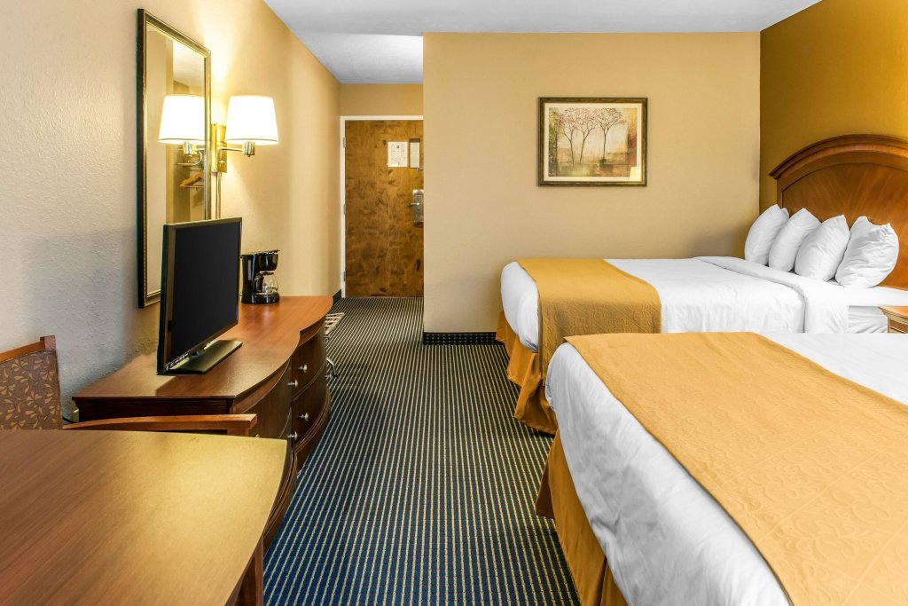 Standard Vierer Zimmer Quality Inn Scottsburg