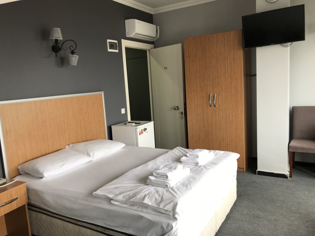 Standard Doppel Zimmer Ema Hotel