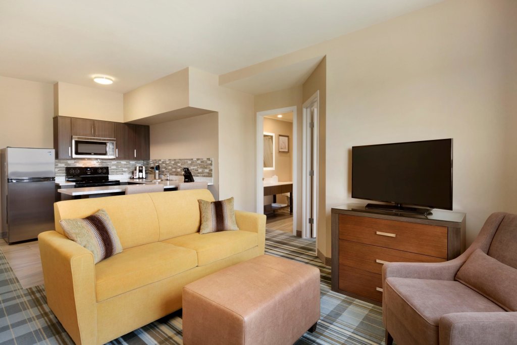 Четырёхместный люкс c 1 комнатой Fairfield Inn & Suites by Marriott Airdrie