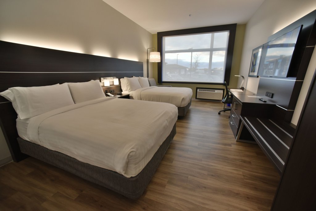 Четырёхместный номер Standard Holiday Inn Express & Suites - Gatineau - Ottawa, an IHG Hotel