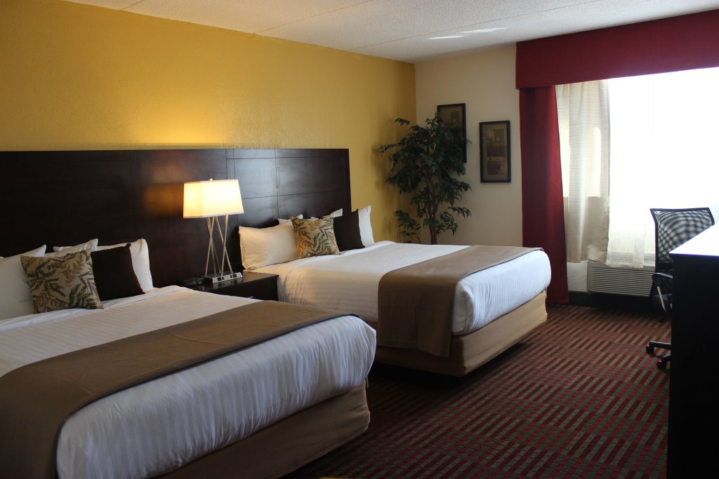 Четырёхместный номер Standard Grand Williston Hotel and Conference Center