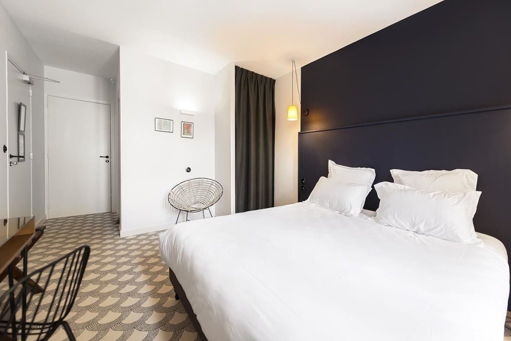 Четырёхместный семейный номер Standard с 2 комнатами Hotel des Carmes