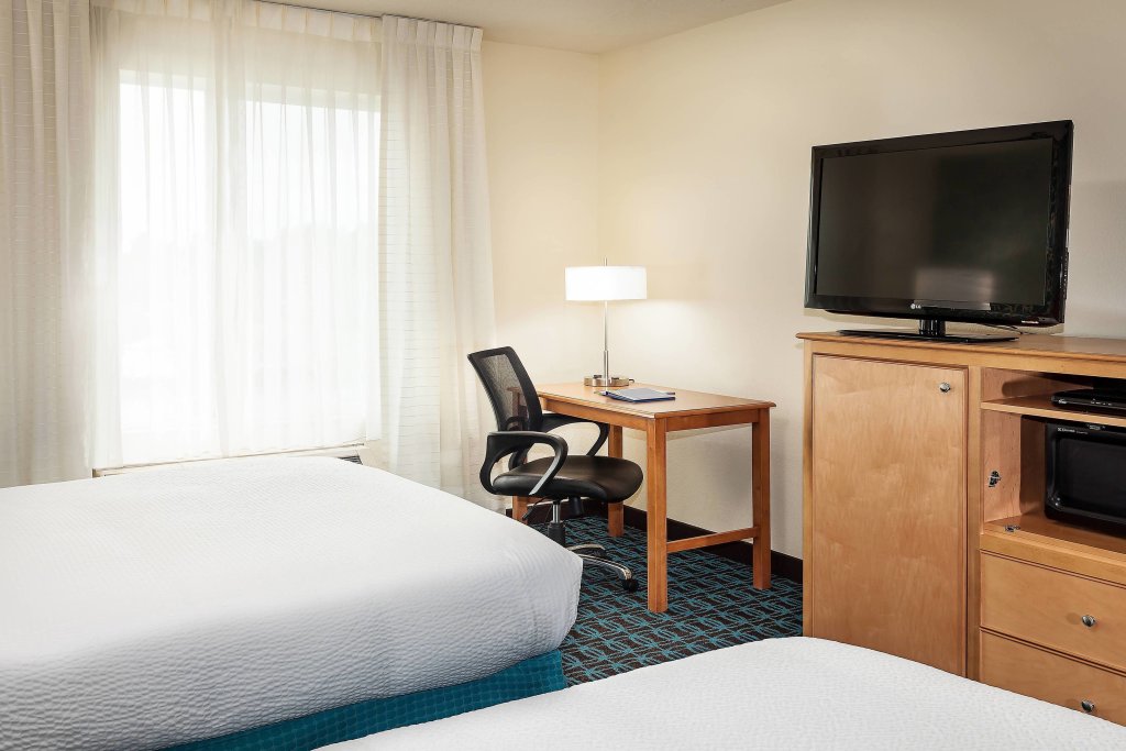 Четырёхместный номер Standard Fairfield Inn & Suites by Marriott Anchorage Midtown