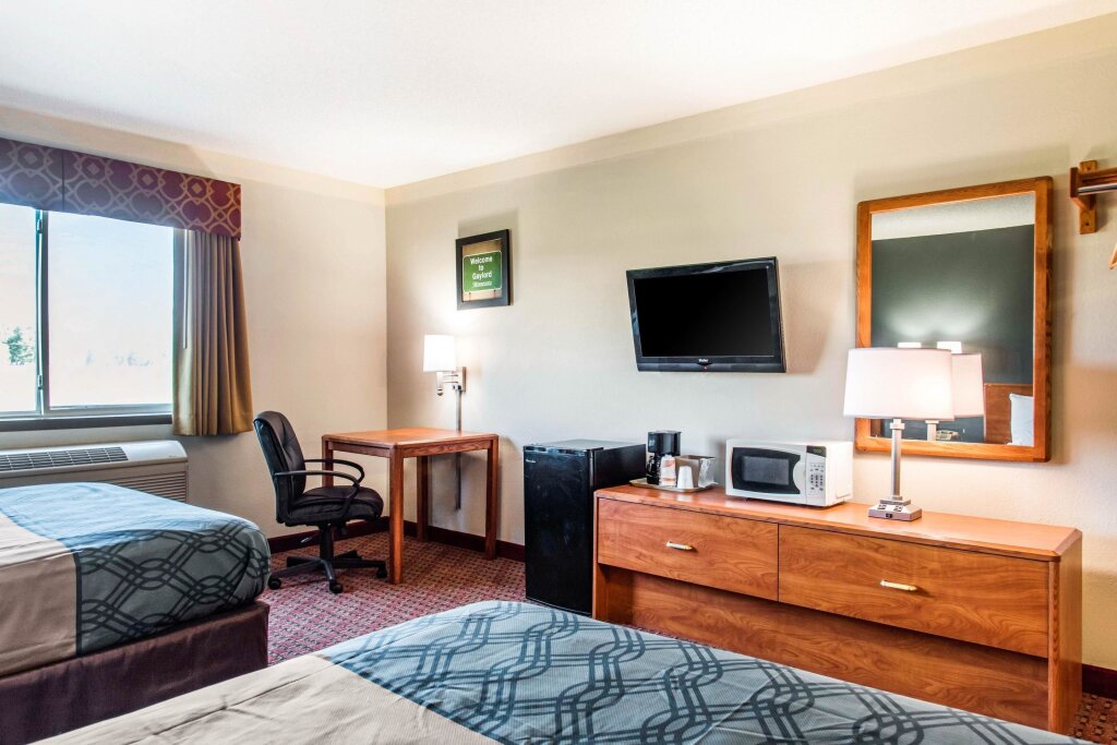 Standard Zimmer Travelers Lodge & Suites