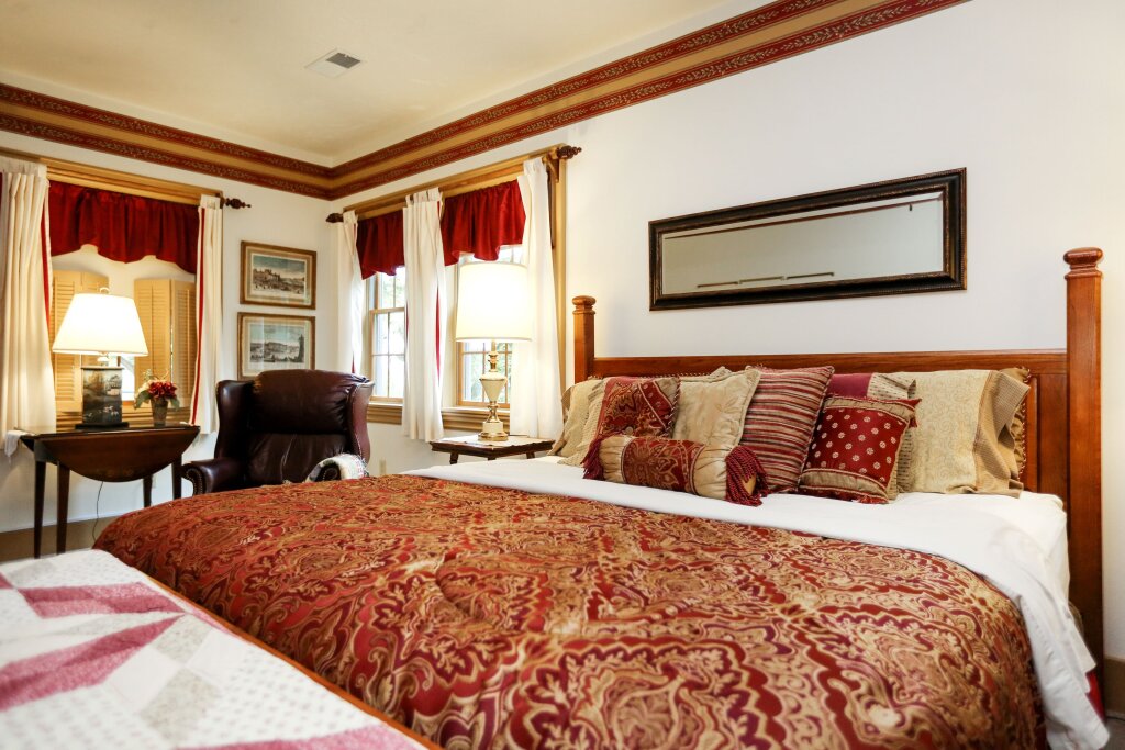 Suite Inne at Watson's Choice and Harvest House B&B