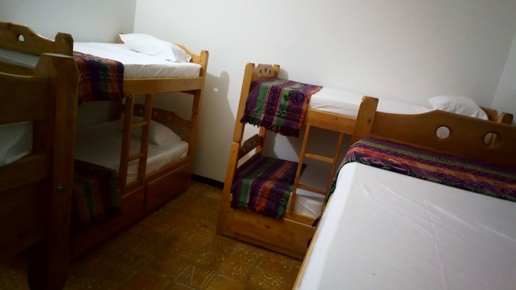 Кровать в общем номере (женский номер) Tikay Café- Hostal