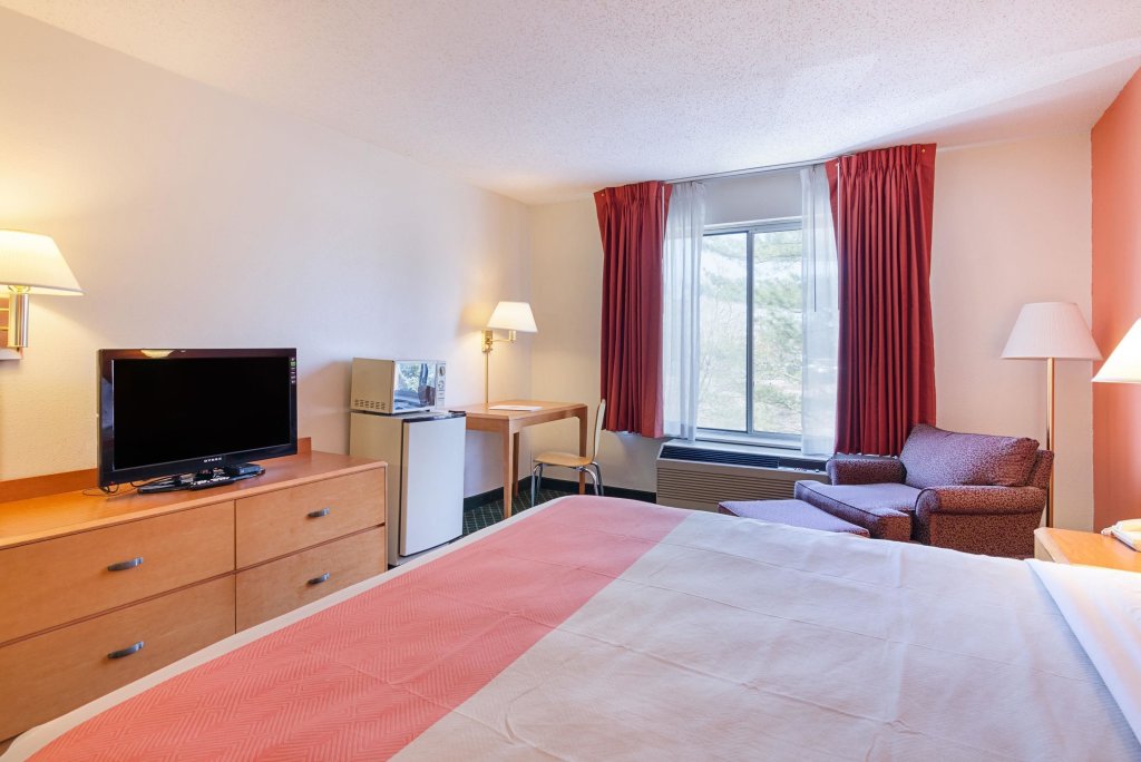 Standard room Econo Lodge Inn & Suites Johnson City