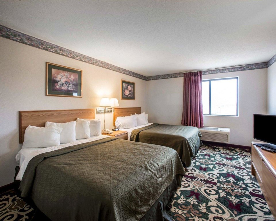 Четырёхместный люкс Quality Inn & Suites Caseyville - St. Louis