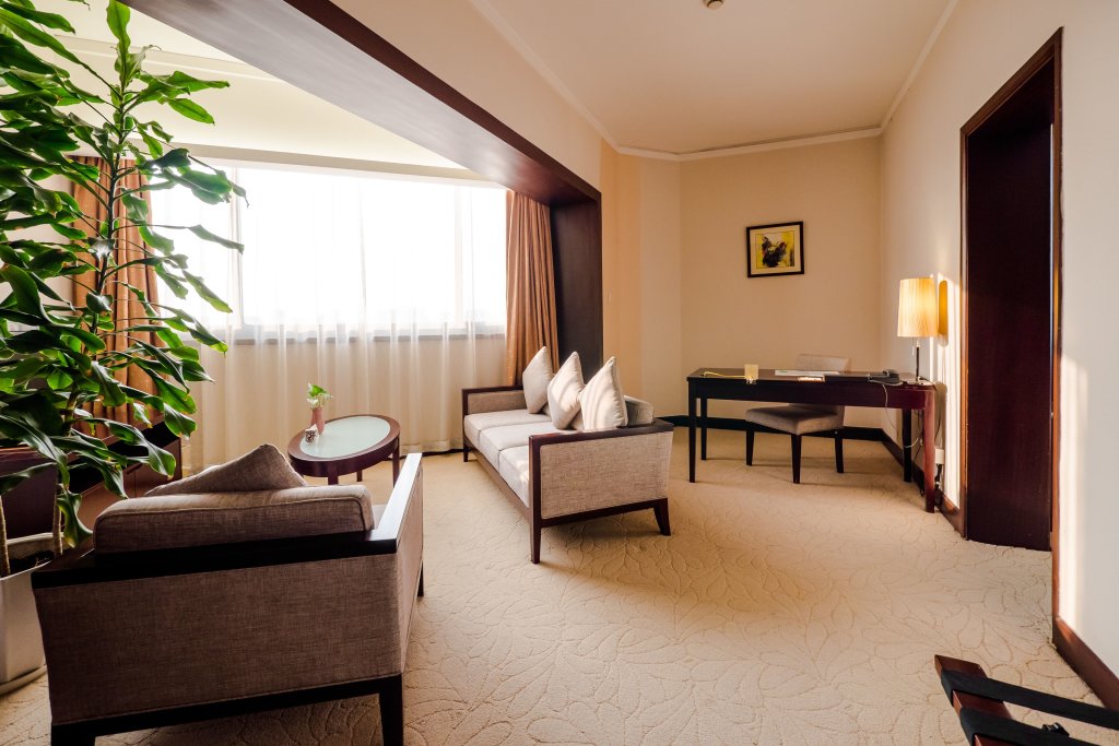 Deluxe Suite Ruitai Hongqiao Hotel