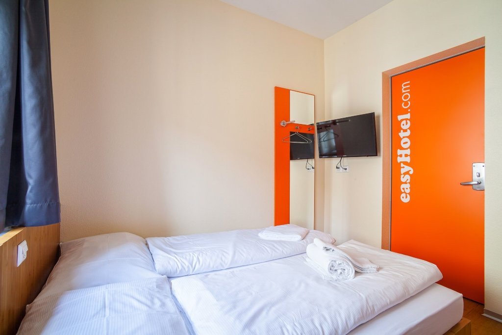 Номер Economy easyHotel Basel City - contactless self check-in