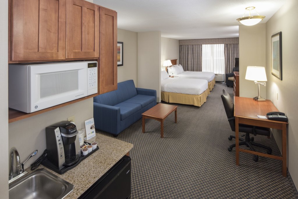 Suite quadrupla Holiday Inn Express & Suites East Greenbush Albany-Skyline an IHG Hotel