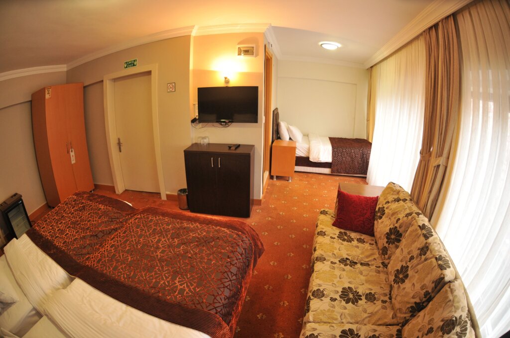 Triple room Palace Point Hotel