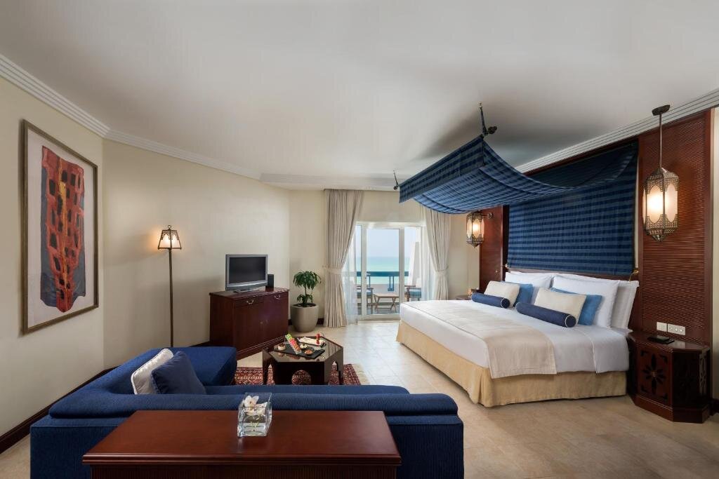 Двухместный полулюкс с видом на море Ajman Hotel by Blazon Hotels