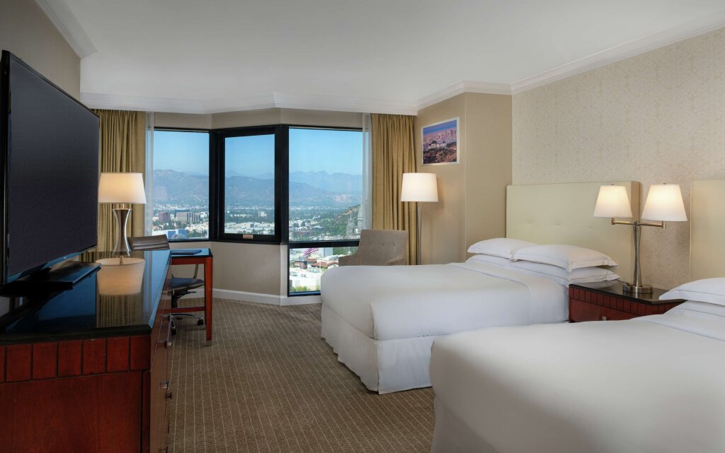 Четырёхместный номер Executive floor Hilton Los Angeles-Universal City