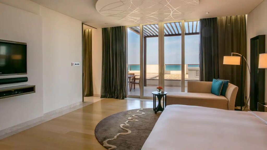 Двухместный люкс с террасой с видом на океан Park Hyatt Abu Dhabi Hotel and Villas