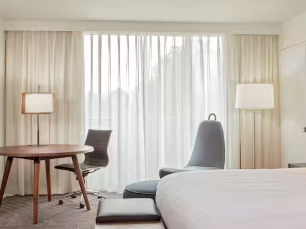 Двухместный люкс Kitchenette с 2 комнатами DoubleTree by Hilton Atlanta Northwest/Marietta