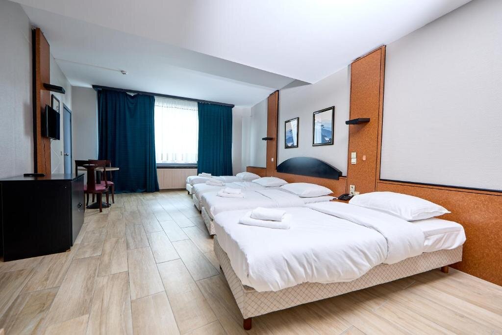 Standard quadruple chambre Hotel EUROPACITY