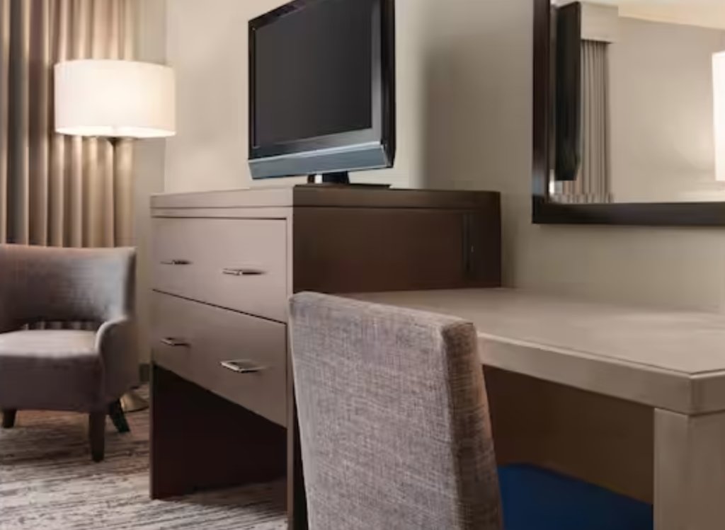 Двухместный люкс Executive с 2 комнатами Embassy Suites by Hilton Atlanta at Centennial Olympic Park