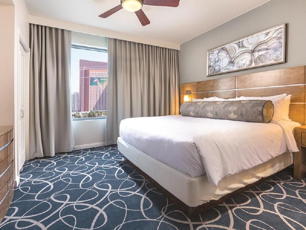1 Bedroom Deluxe Visual Assist Double Suite Club Wyndham Desert Blue