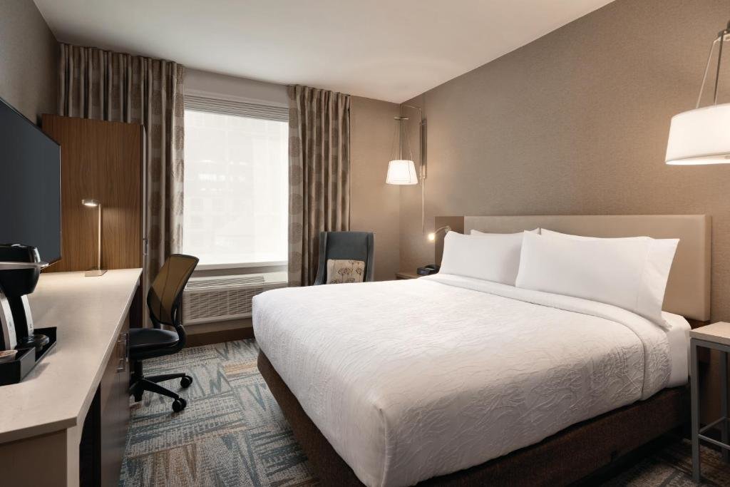 Double Guest room Hilton Garden Inn New York Times Square South