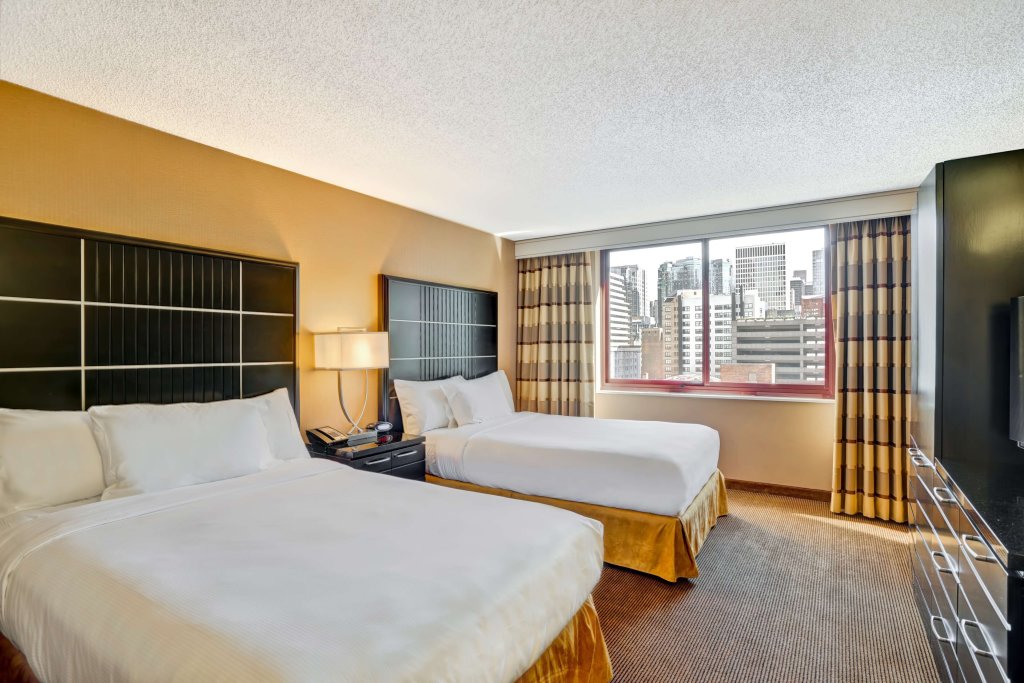 Четырёхместный люкс Embassy Suites Chicago - Downtown River North